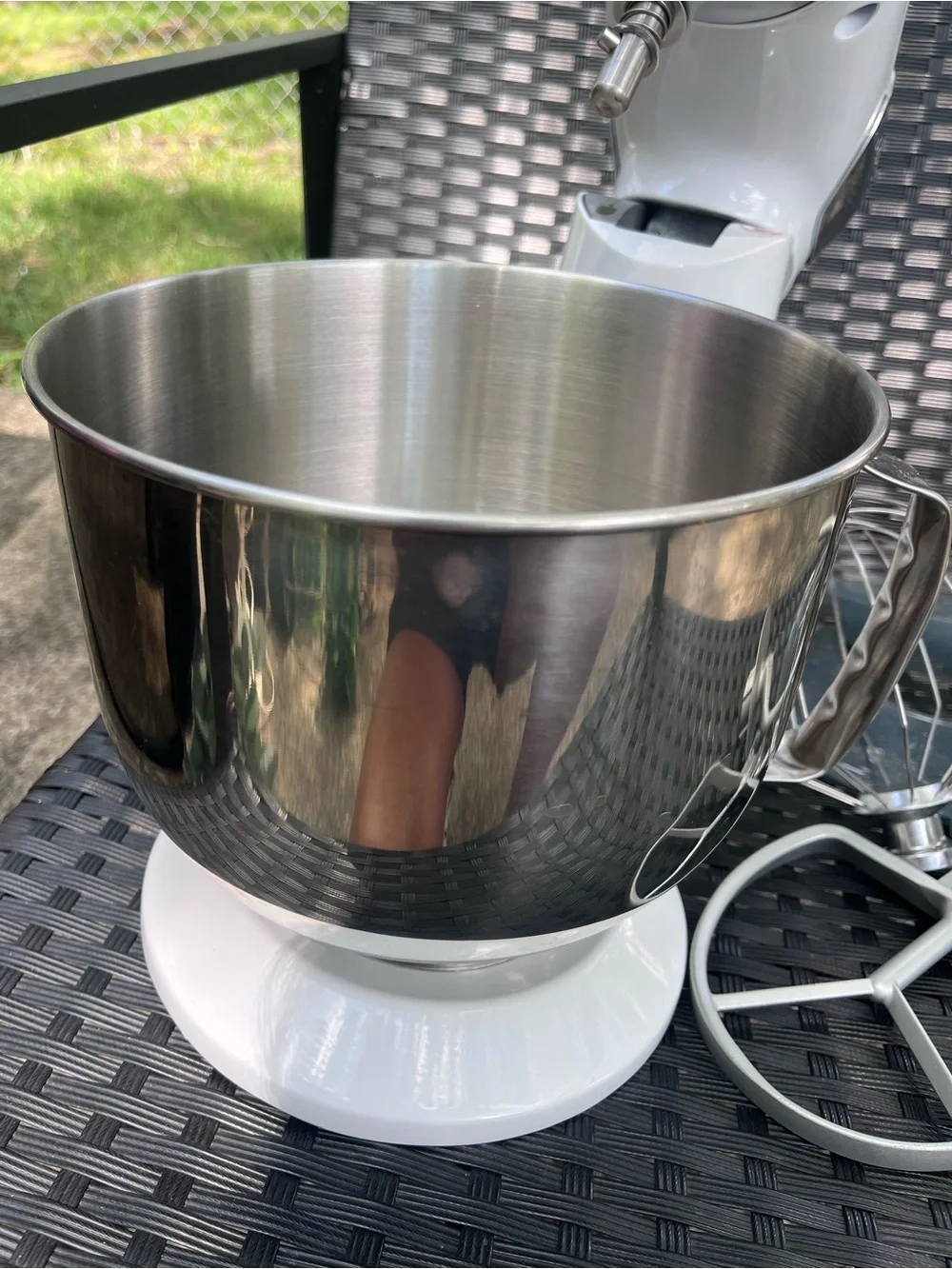 Cuisinart White Tilt-Head Stand Mixer with Stainless Bowl and Splash Guard